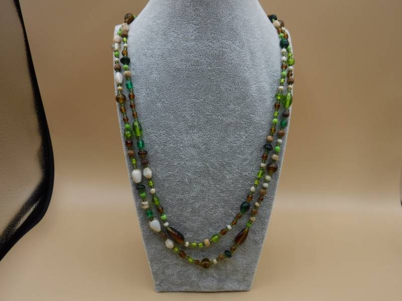 Vintage Mehrfarbige Glasperlen Halskette 58" Um 1970 von TimeTravelersVTG