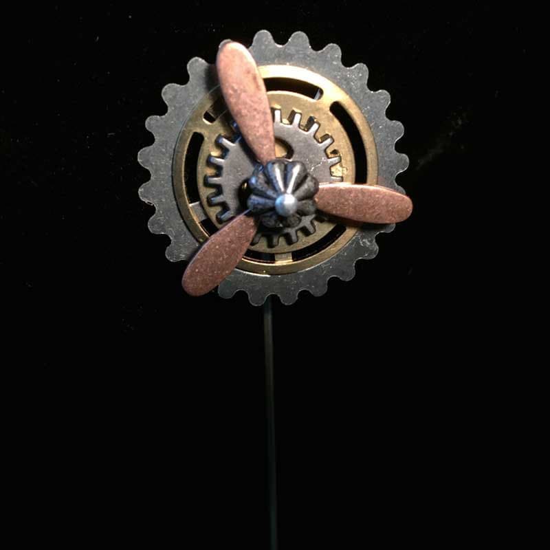 Steampunk Propeller - Menswear Bewegliche Propeller-Pin Unverwechselbar Prop Krawatte Pin Einzigartige Spinnen Stift von TimeTrinkets