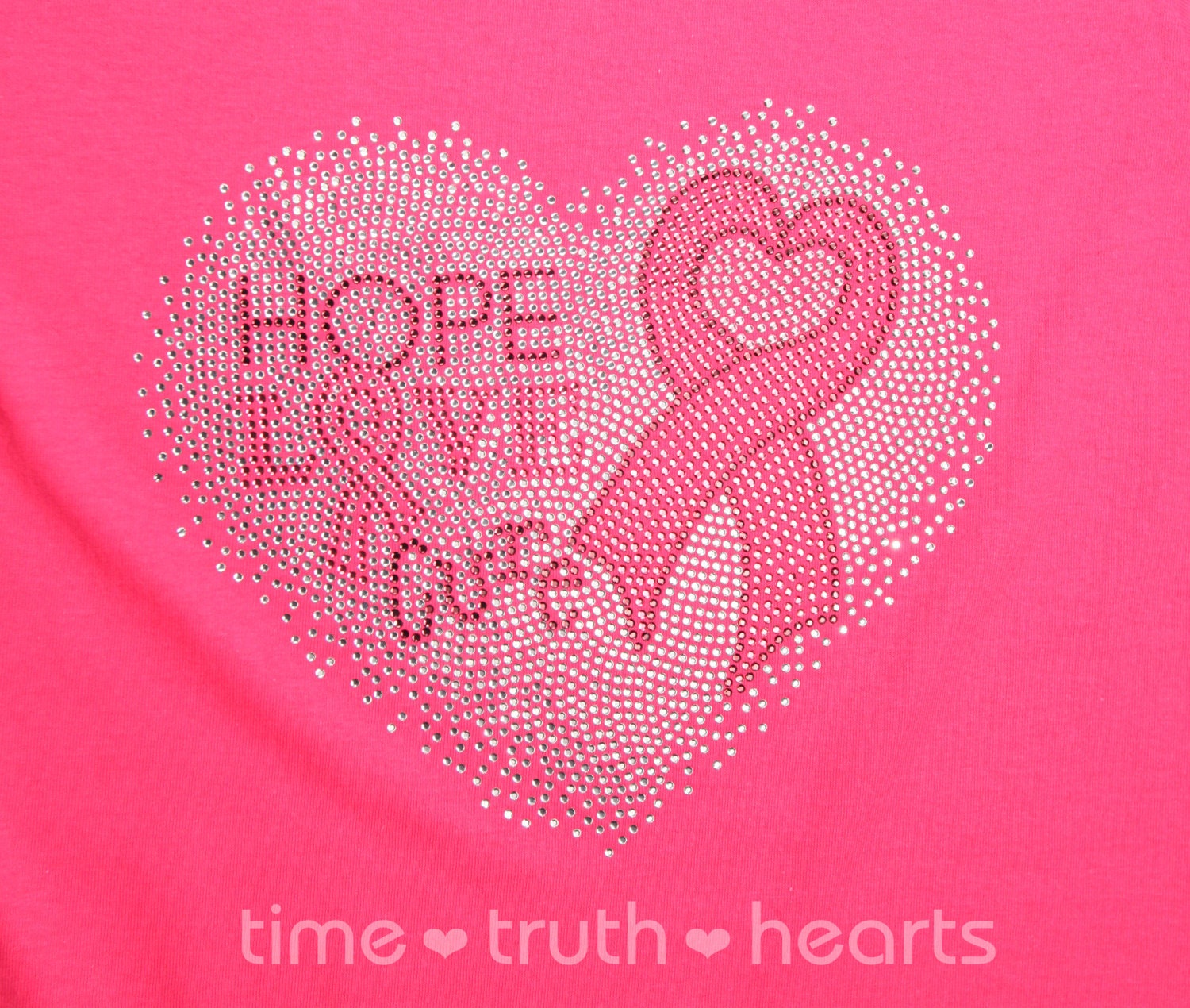 Hope, Love, Cure- Strass Rosafarbenes T-Shirt Für Brustkrebs-Bewusstsein - Kostenloser Versand in Den Usa Hope, Love, Cure- Strass Rosafarbenes T-Shirt Für Brustkrebs-Bewusstsein - Kostenloser Versand in Den Usa von TimeTruthHeartsNet