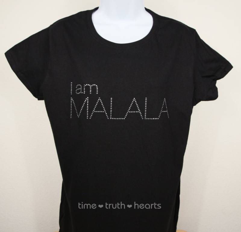 I Am Malala Logo | 10, 25" X 3, 5" - Brilliantes Klares Oder Rotes Strass T-Shirt, Tank Top Hoodie Kostenloser Versand in Den Usa I Am Malala Logo | 10, 25" X 3, 5" - Brilliantes Klares Oder Rotes Strass T-Shirt, Tank Top Hoodie Kostenloser Versand in Den Usa von TimeTruthHeartsNet