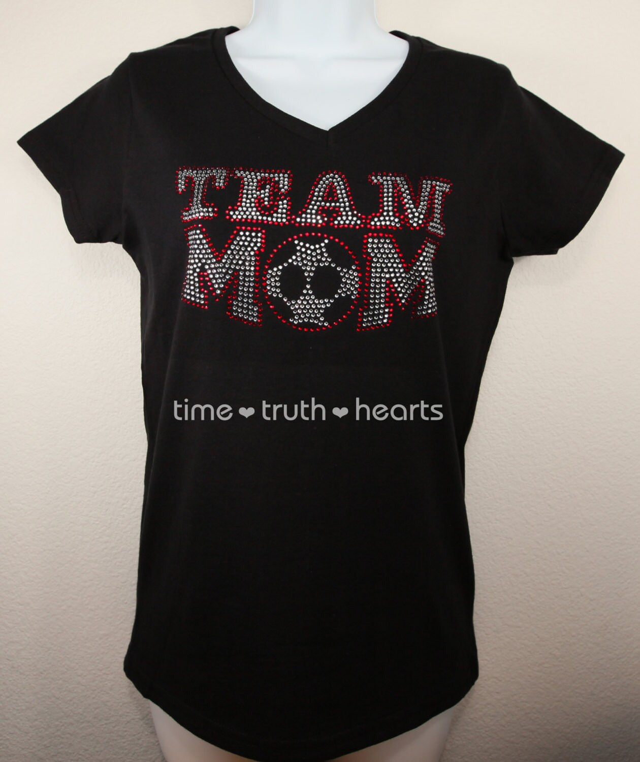 Team Mom-Soccer | 8, 75 "x 5" Strass T-Shirt Oder Hoodie - 6 Styles Zur Auswahl Kostenloser Versand in Den Usa Team Mom-Soccer | 8, 75 "x 5" Strass T-Shirt Oder Hoodie - 6 Styles Zur Auswahl Kostenloser Versand in Den Usa von TimeTruthHeartsOrg