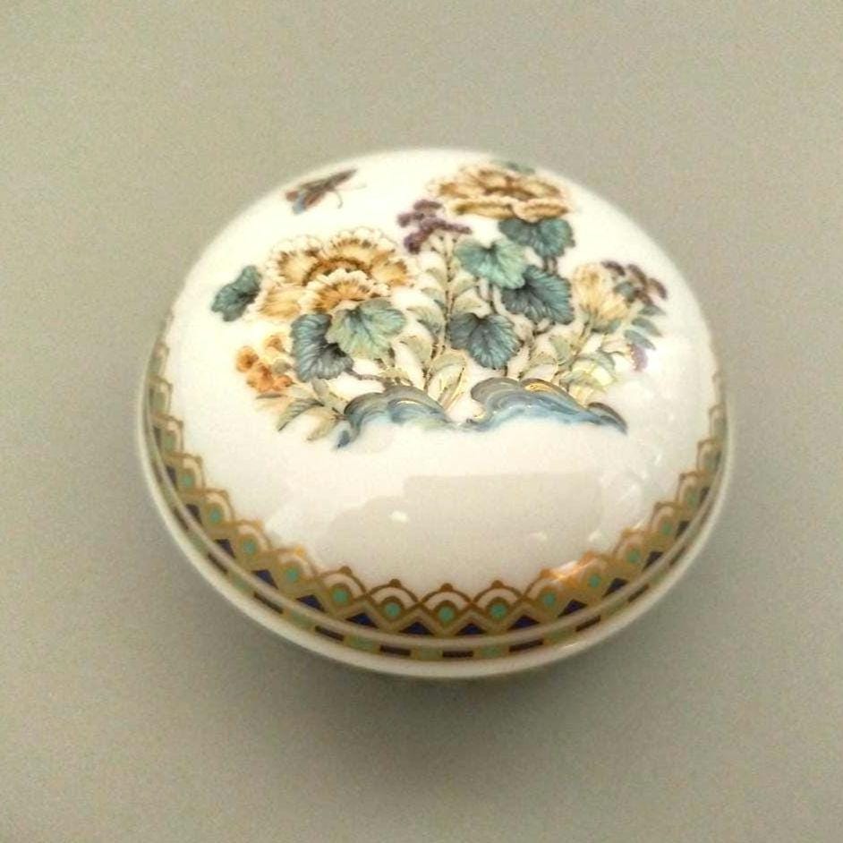 Vintage Kaiser-Porzellan Monarchin Deckeldose, K. Nossek Florale Porzellan Schmuckdose Vintage Kaiser-Porzellan Monarchin Deckeldose, K. Nossek Florale Porzellan Schmuckdose von TimeTurnedFinds