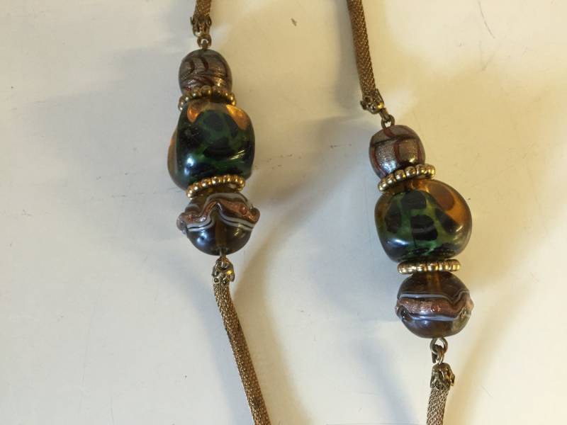 Atemberaubende Vintage-Kette. Glas Und Lucite Perlen Auf Vogelkäfig Kette von TimeWarpLLC
