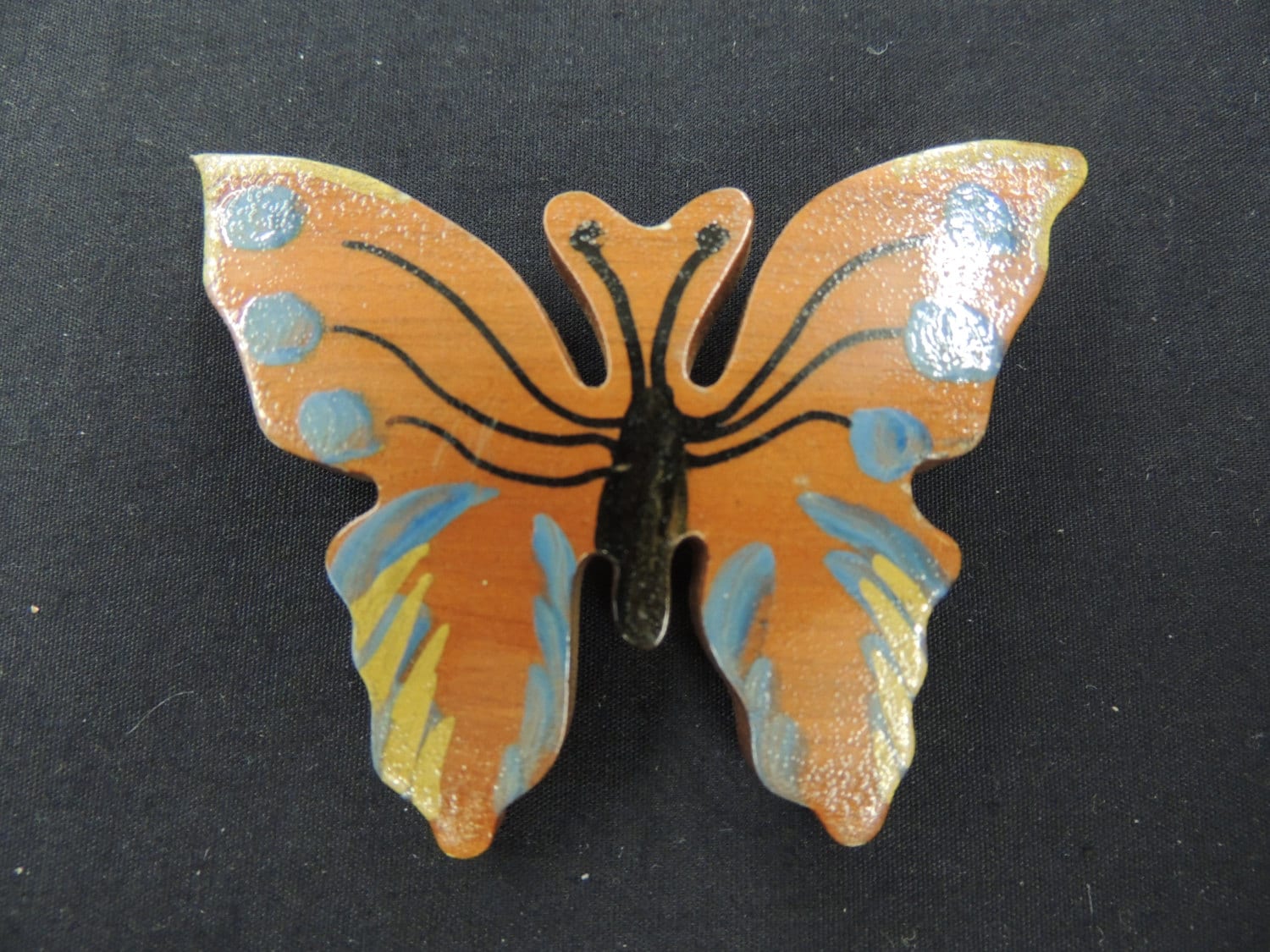 Jahrgang Alle Schmetterling Brosche Pin Spaß Skurril Hand Bemalt Holz von TimeWarpLLC