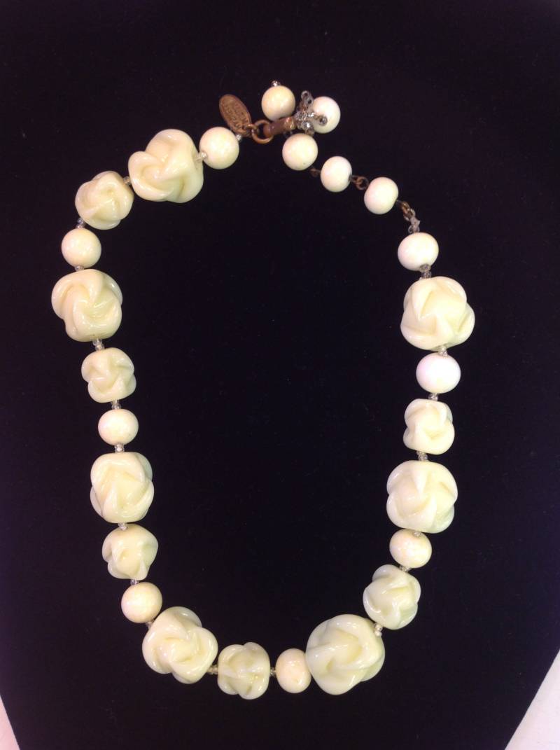 Vintage 1970 Es Rare Miriam Haskell White Glass Popcorn Bead Clasp Halskette von TimeWarpLLC