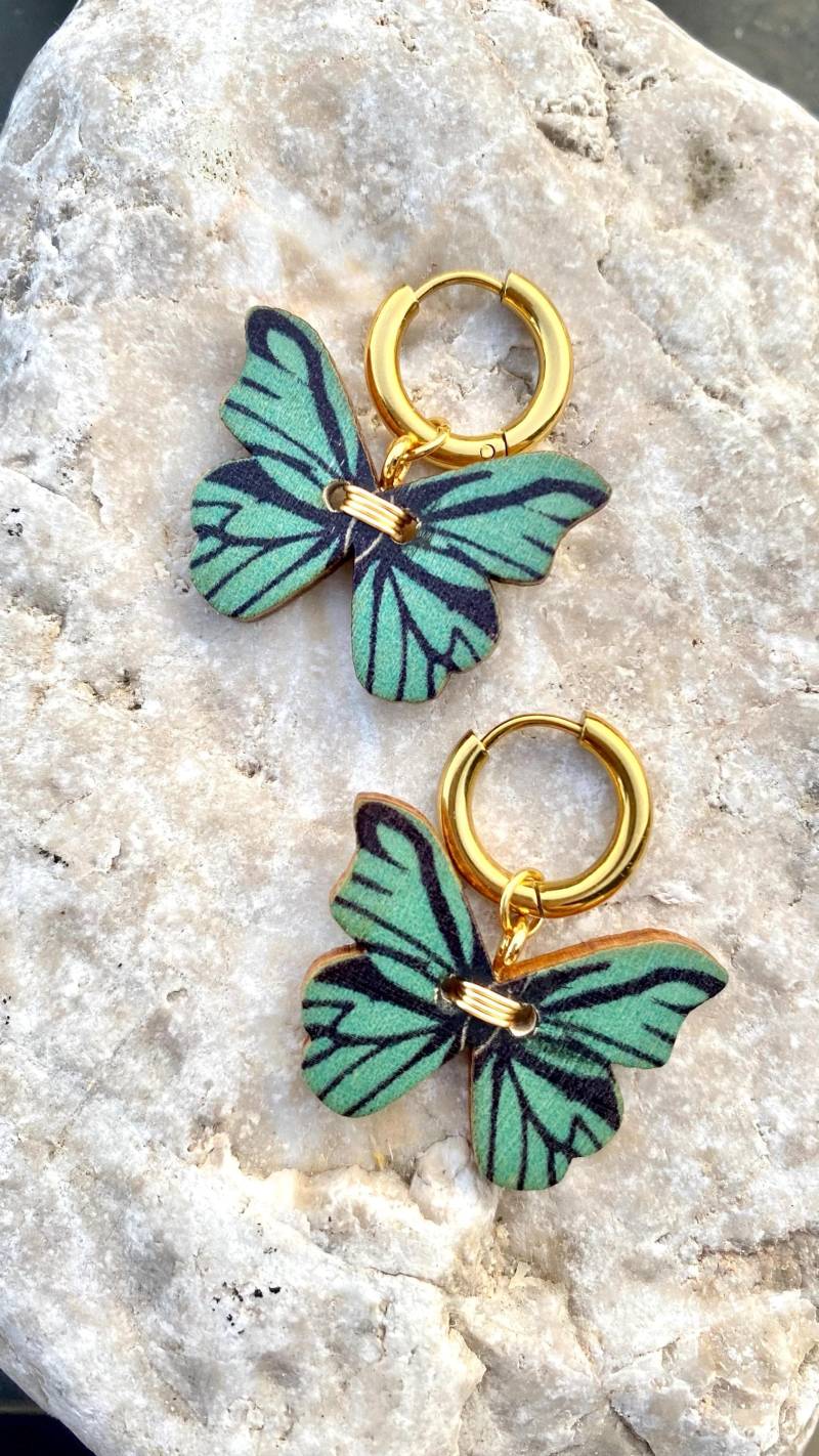 Türkise Vintage-Ohrringe Mit Holzschmetterling. 18K Vergoldet. Schmuck. Hängeohrringe. Witchy-Ohrringe. Goldene Creolen. Geschenk Für Sie von TimelessCraftMoment