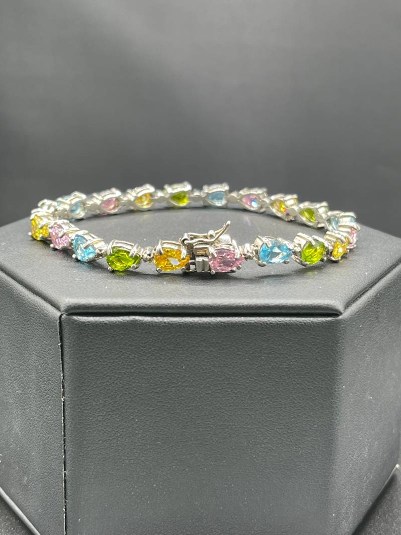 Halb Edles Sterlingsilber-Armband Im Tropfenschliff von TimelessJewells