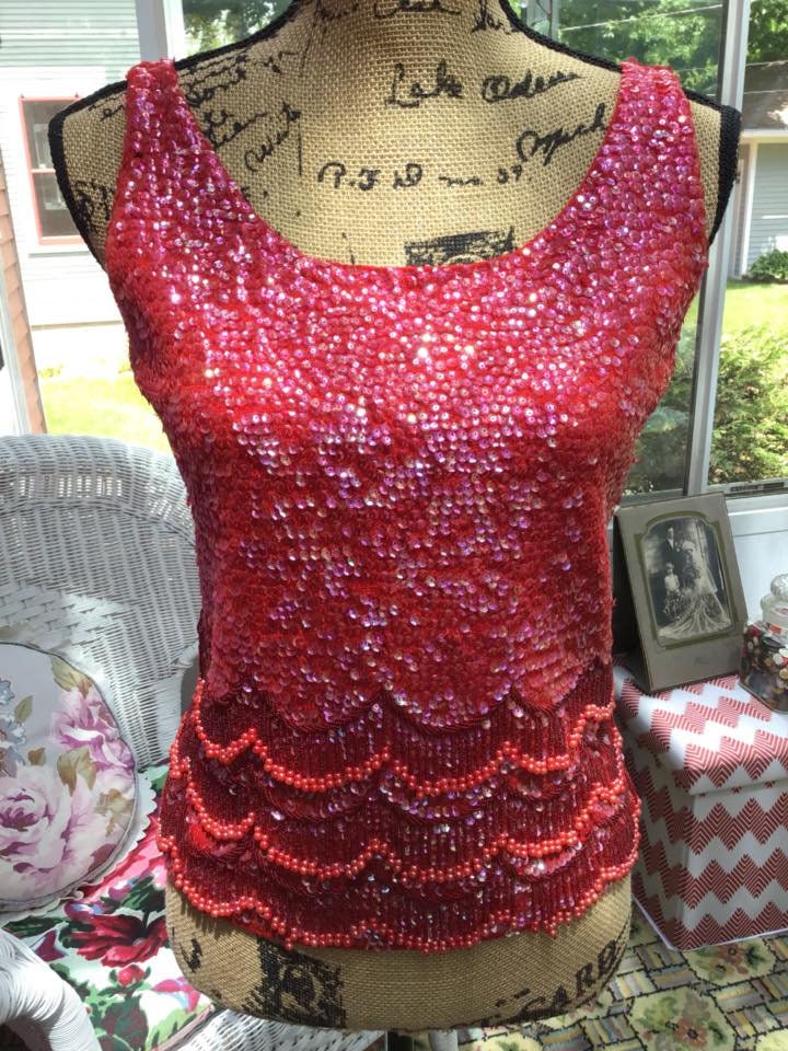 Jahrgang 1960 Bluse Oben Ärmellose Perlen Pailletten Echte Rote Farbe 100 % Wolle Von Hand in Hong Kong Go-Go-Girl Cocktail Partei Fransen von TimelessTreasuresVCB