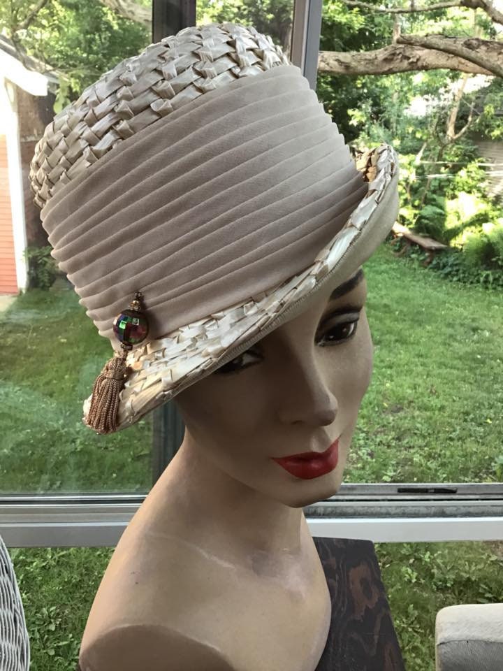 Jahrgang 1960 Hat Leichte Creme Label M-Bern " Cellophan Stroh Multi Farbe Perle Mit Quasten Eimer Stil von TimelessTreasuresVCB