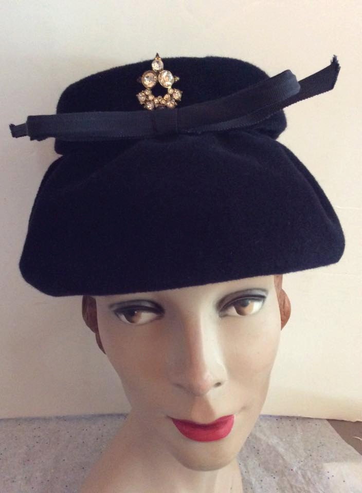 Vintage 1950Er Jahre Hut Schwarz Velour Eimer Strasssteinen von TimelessTreasuresVCB