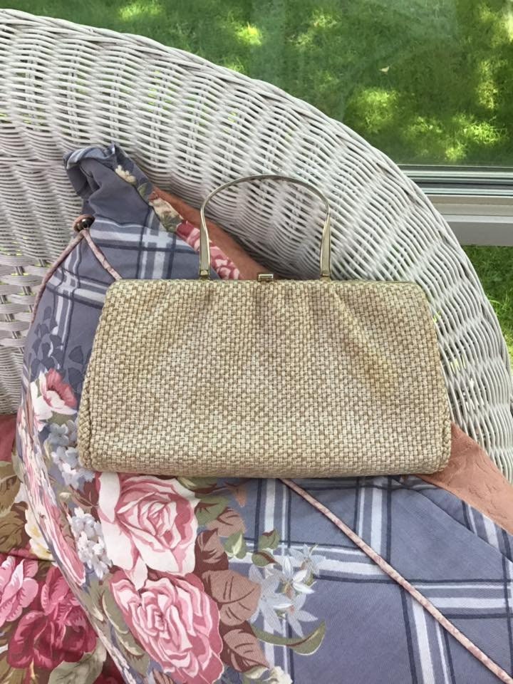 Vintage 1960 Kupplung Handtasche Geldbörse Mit Versenkbaren Griff Aus Wolle von TimelessTreasuresVCB