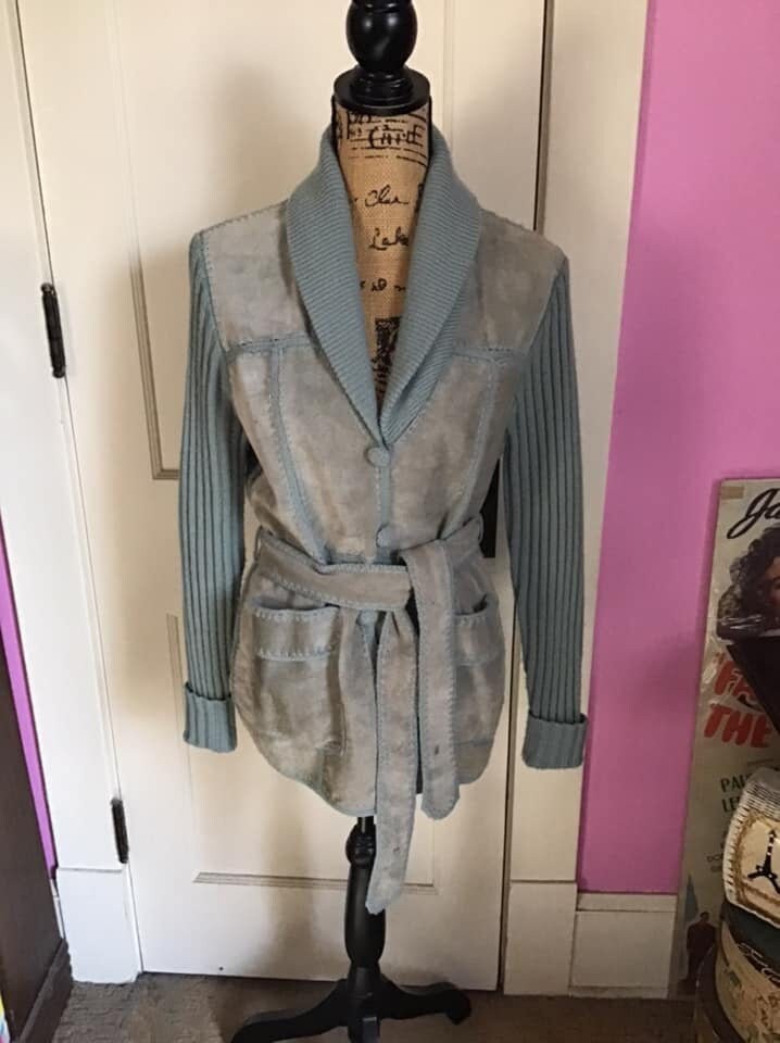 Vintage 1970 Cardigan Pullover Button Down Cj Mode Gestylt in Kalifornien Echtes Split Leder Und 100 % Acryl von TimelessTreasuresVCB