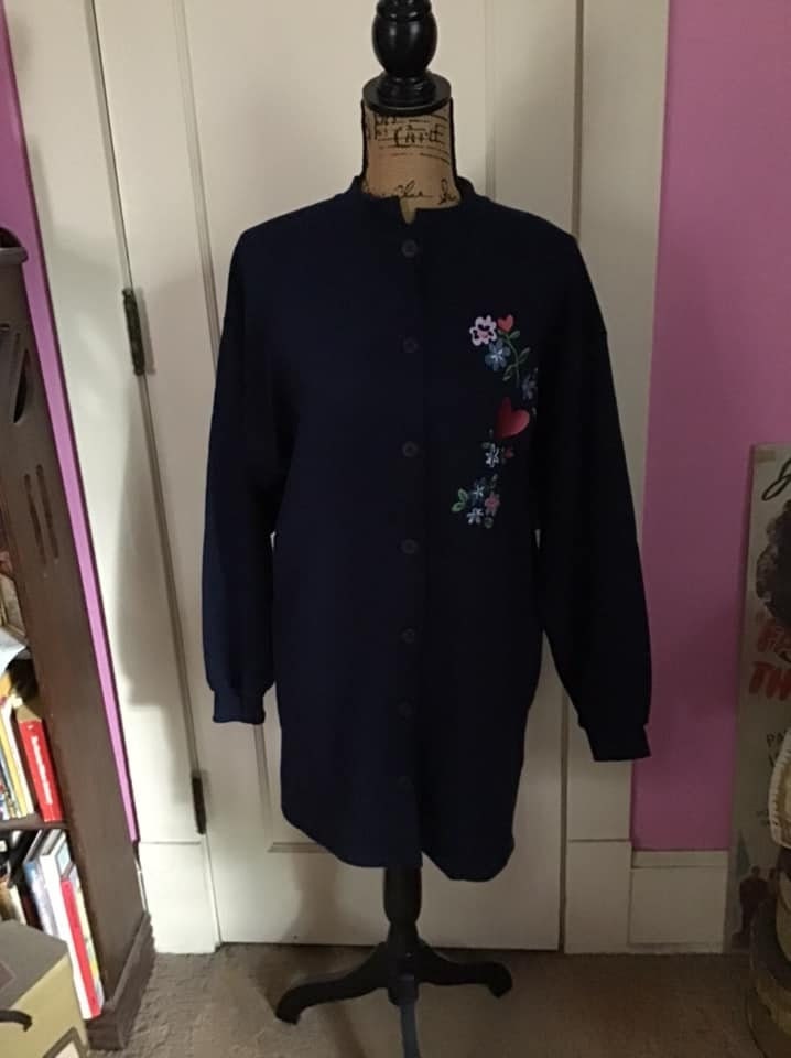 Vintage 1980Er 1990Er Sweatshirt Feel Cardigan Long Style Button Front Blumen Herz Endless Designs Dunkelblau von TimelessTreasuresVCB