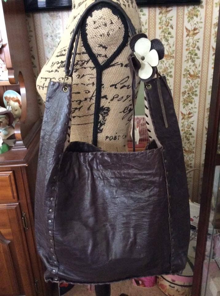 Vintage 1990Er Jahren Handtasche Umhängetasche Leder Dunkelbraun Liliane Lang Sammlung Handgefertigt in Den Usa-Limited Edition-Blumen-Schmuck von TimelessTreasuresVCB