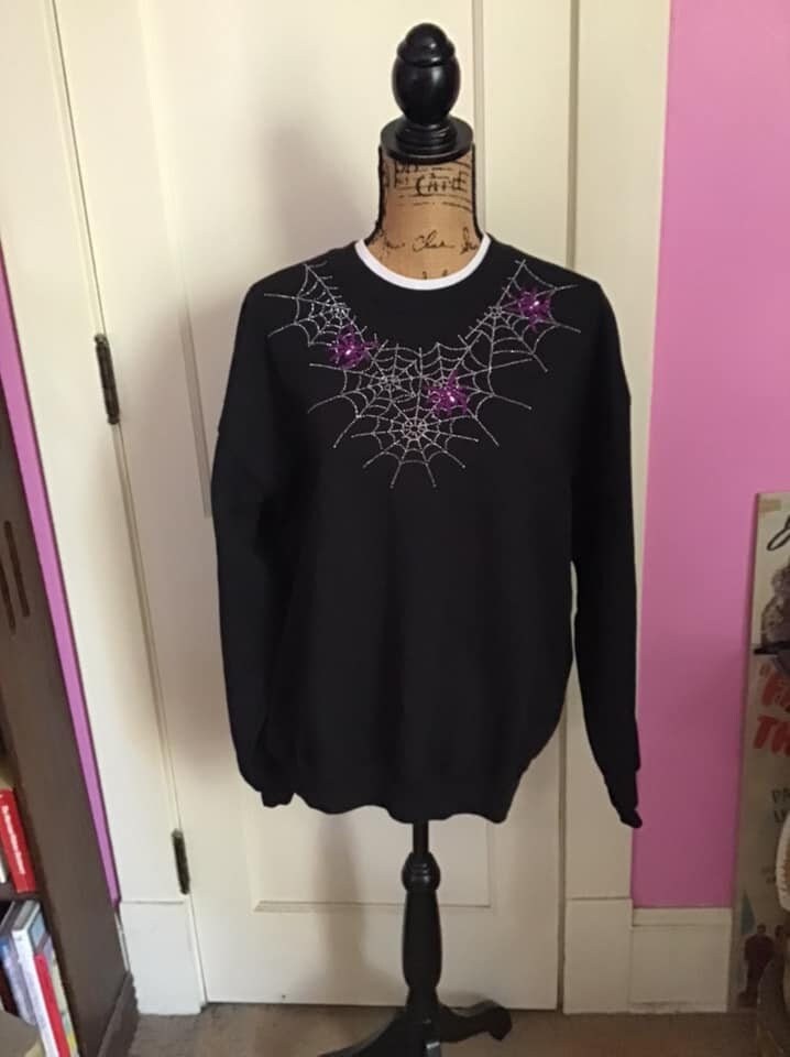 Vintage 1990Er Y2K Sweatshirt Pullover Schwarz Mit Funkelnden Silberfarben Web & Funkelnden Lila Spinnen Getaggt Größe Groß von TimelessTreasuresVCB
