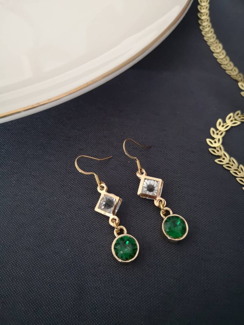 Ohrringe "Glorious Green" - Edle Hängeohrringe Aus Edelstahl in Smaragdgrün // Besondere Schmuckstücke von TimetoShinebyAnnaDE