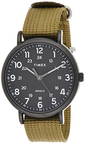 Timex Weekender 43mm Quarzuhr mit schwarzem Zifferblatt und olivgrünem ArmbandTW2U68200 Timex Weekender 43mm Quarzuhr mit schwarzem Zifferblatt und olivgrünem ArmbandTW2U68200 von Timex