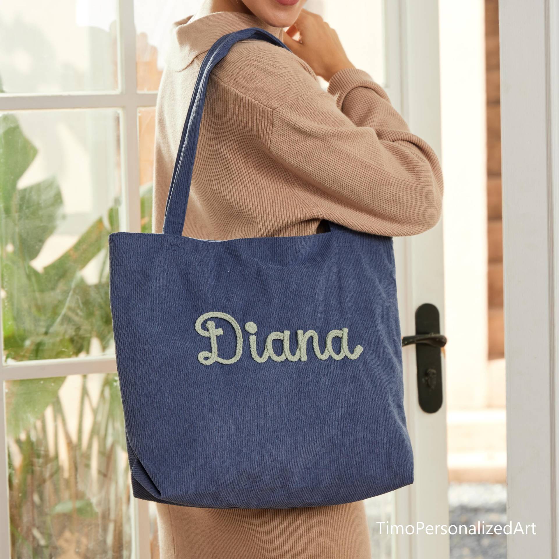 Custom Corduroy Tote, Embroidered Bag, Holiday Gift, Birthday Xmas Bridesmaid Everyday Gift For Her von TimoPersonalizedArt