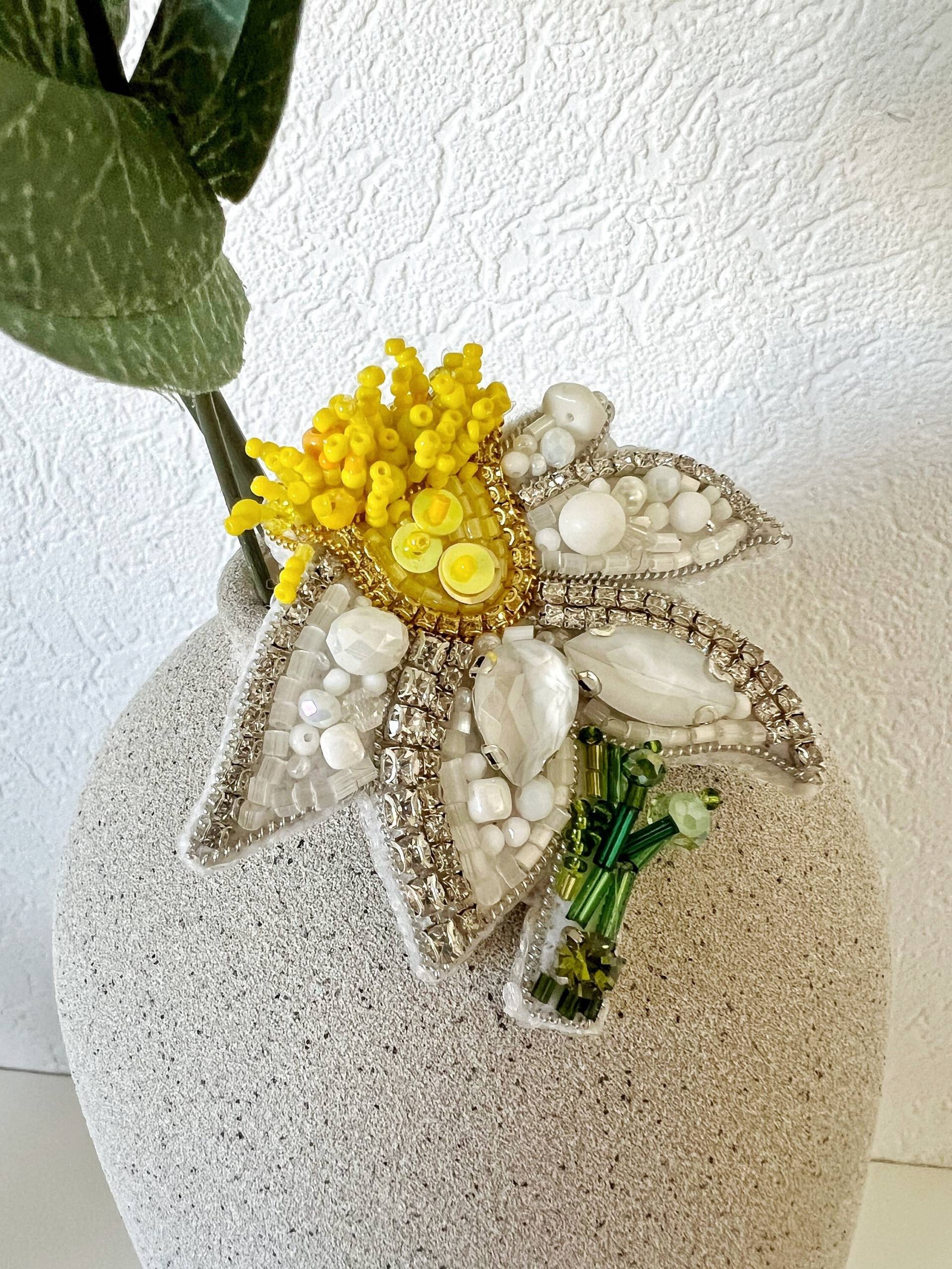 Handgemachte Gelbe Tulpe Brosche Perlen Kristall Blume Anstecknadel von TinArtbytina