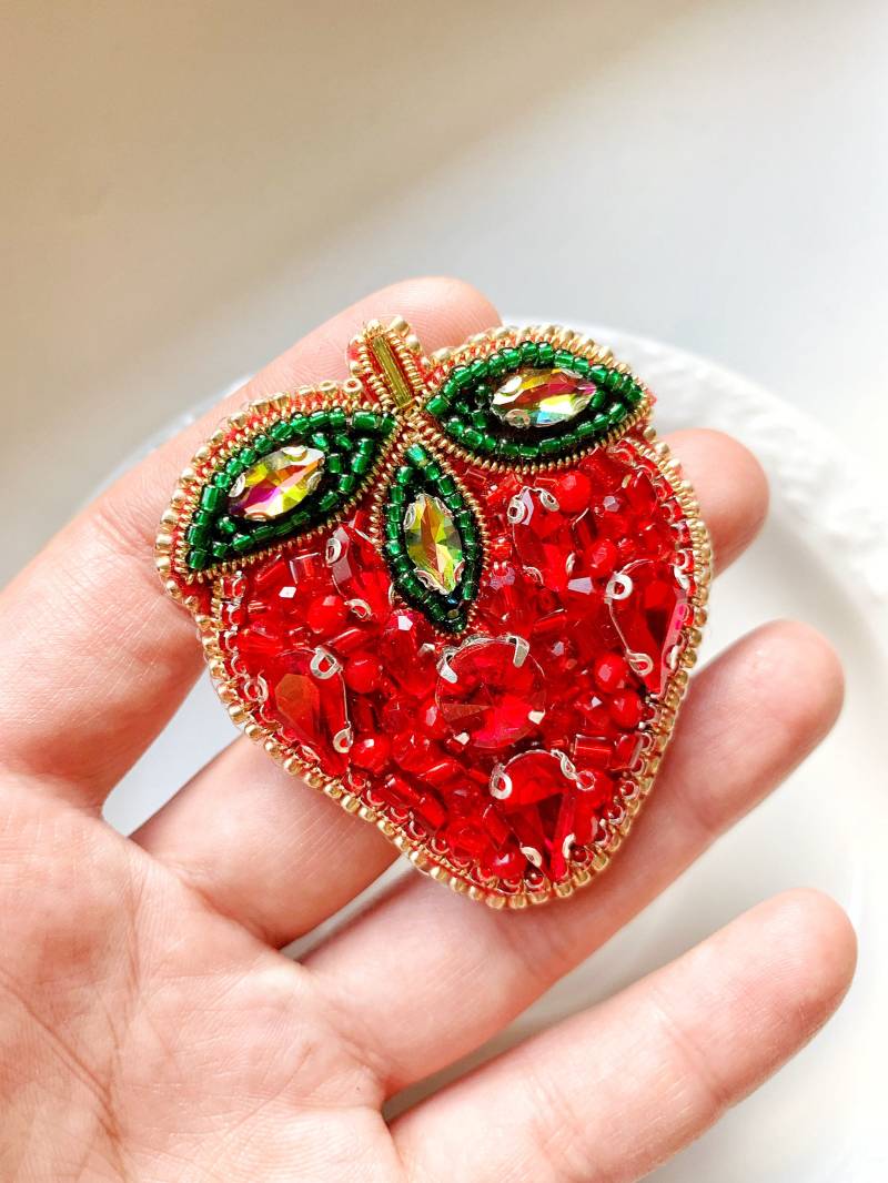 Handgemachte Perlen Brosche Erdbeeren Obst Schmuck von TinArtbytina