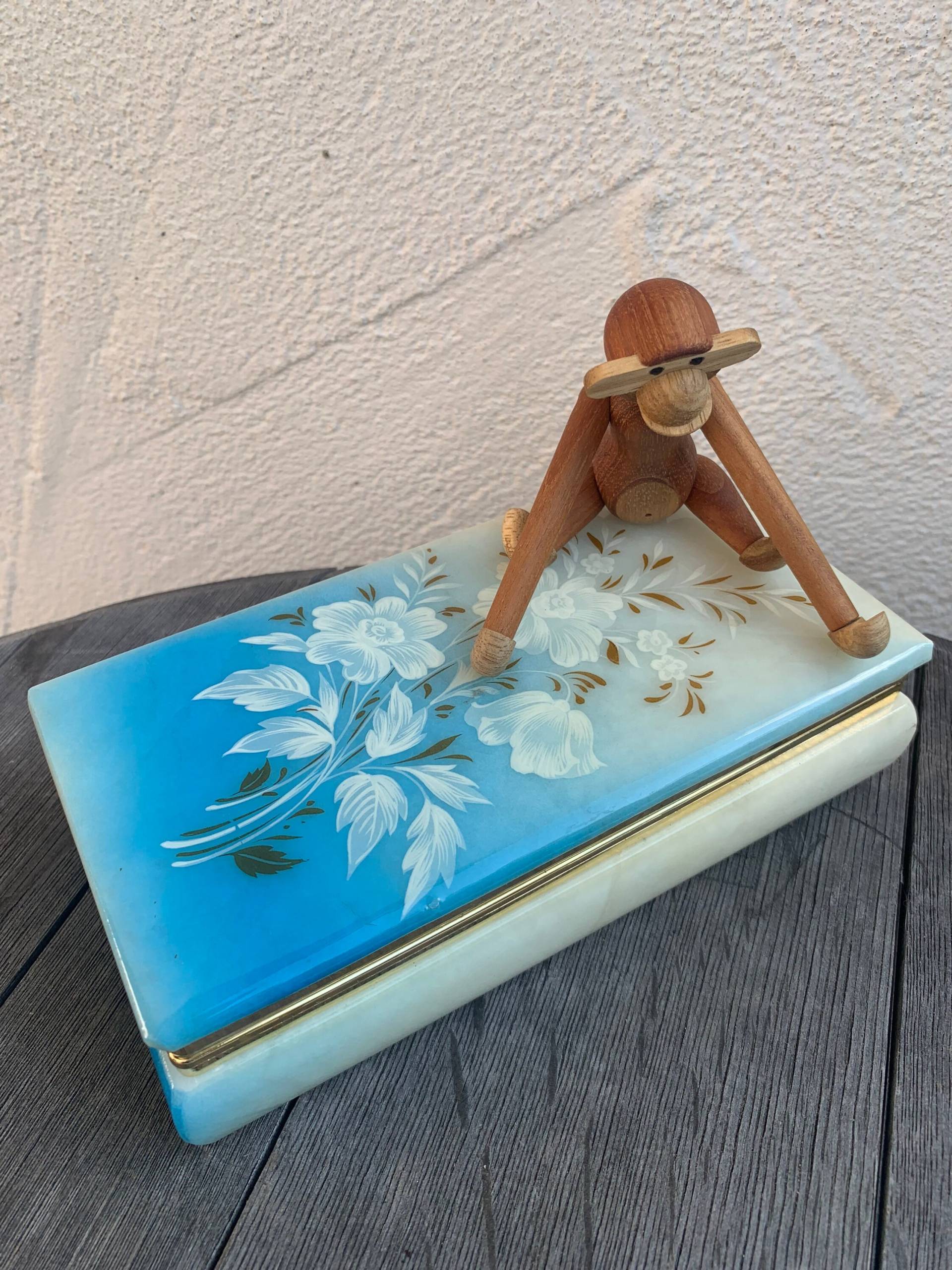 Tolles Alabaster Schmuckkästchen Weiß Beige Blau Blumen 60Er Tolles Alabaster Schmuckkästchen Weiß Beige Blau Blumen 60Er von TinLiving