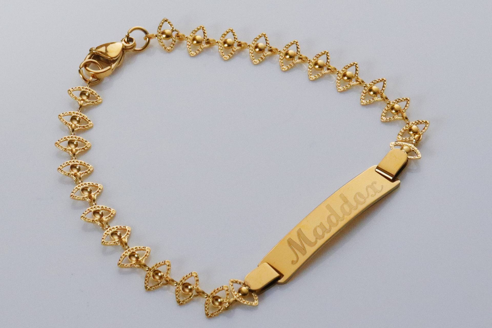 Personalisiertes Goldarmband, Zartes Damenarmband, Individuell Graviertes Armband, Gold-Id-Armband, Mamas Geschenk, Mädchen 22B1 von TinaCoJewelry
