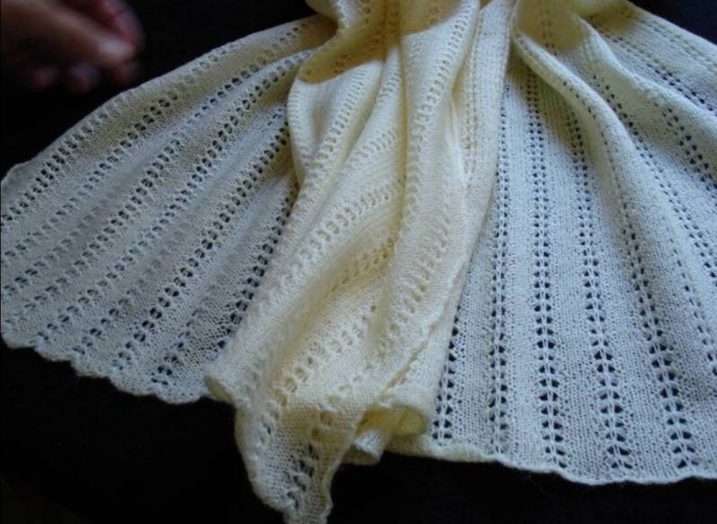 Federleichte Merino Stola, Gestrickt Im Fangmuster von TinaFichteCashmere