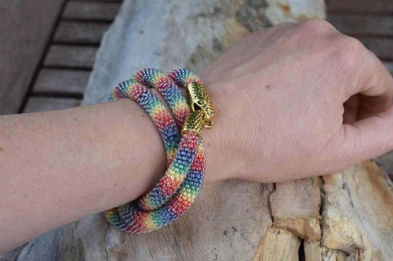 Ouroboros Armband Regenbogen Schlange, Safari Tier Armband, Reptil, Schmuck Schlangenverschluss, Geschenk Geliebte Frau, Schwester, Freundin von TinaJewelryDesign