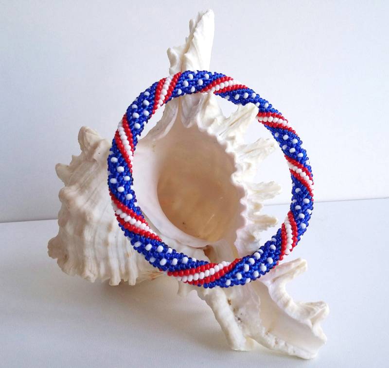 Unisex Stretch Armband Flagge Usa, 4. Juli Bunt Schmuck American Day Geschenk Für Männer Rot Blau Weiß Perlen Nationalflagge Usa von TinaJewelryDesign