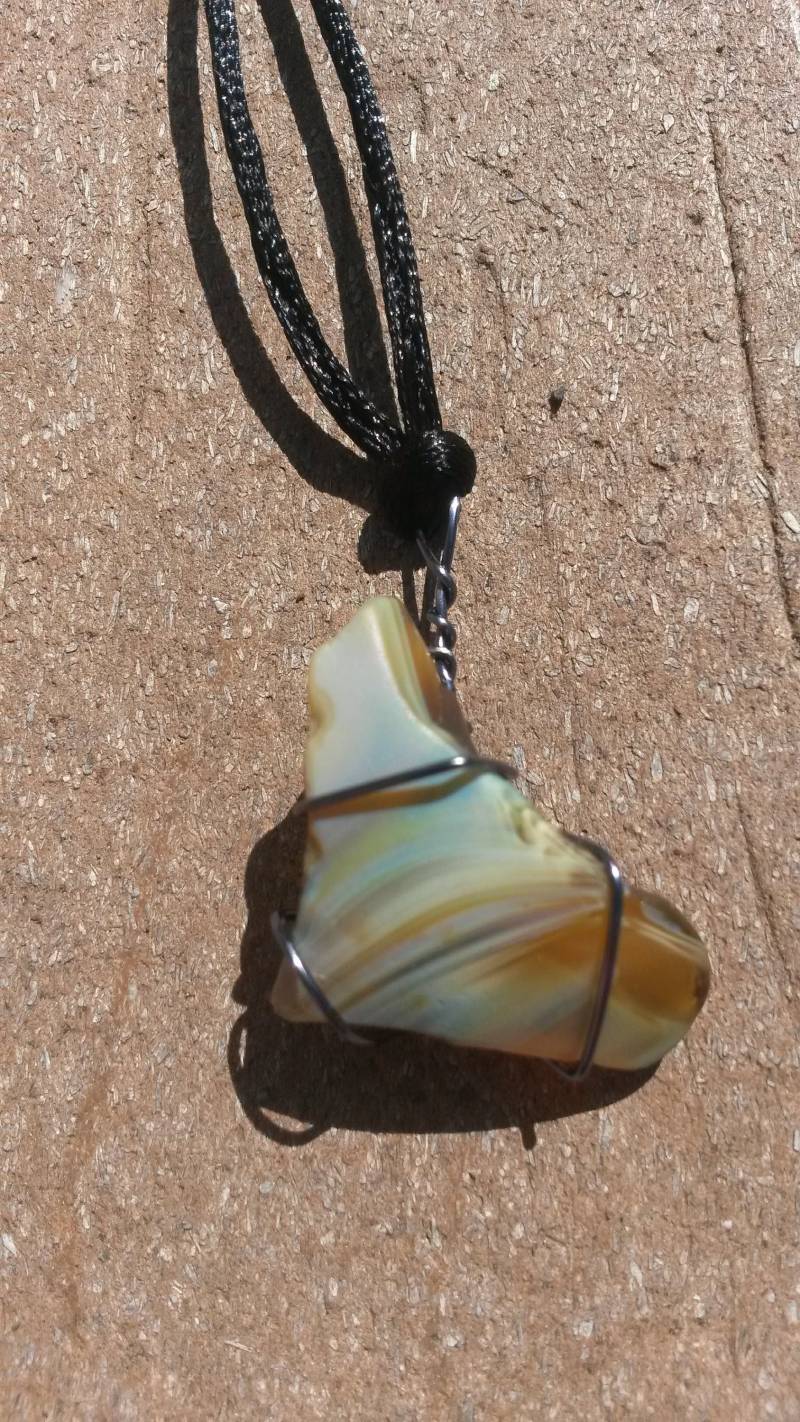 Dreieckige Aqua Und Bernsteinfarbene Seeglas Anhänger Halskette Dreieckige Aqua Und Bernsteinfarbene Seeglas Anhänger Halskette von TinaMulhallCreations