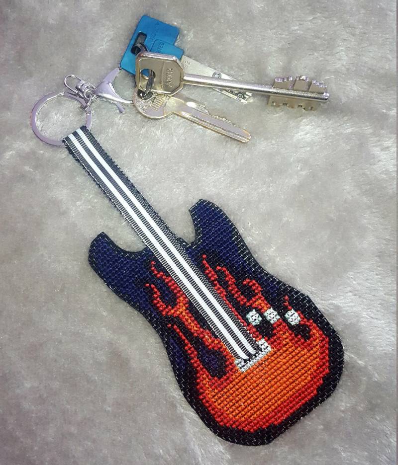 Rock&lock Crossstitched Schlüsselanhänger Rock&lock Crossstitched Schlüsselanhänger von TinaStitchery