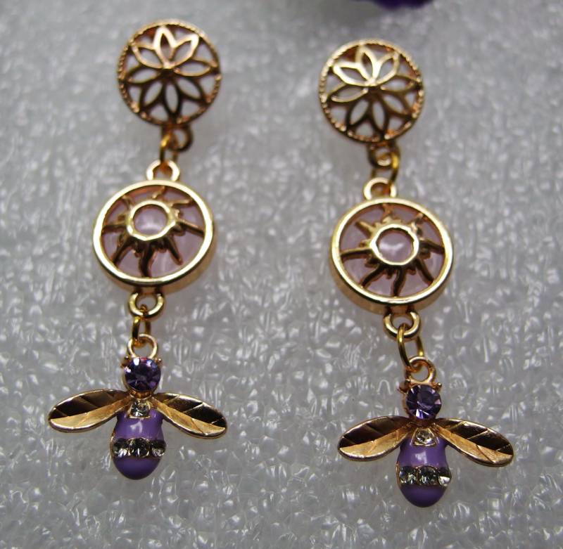 Biene Am Ohr in Gold Und Rosa von TinaTwinklestars1