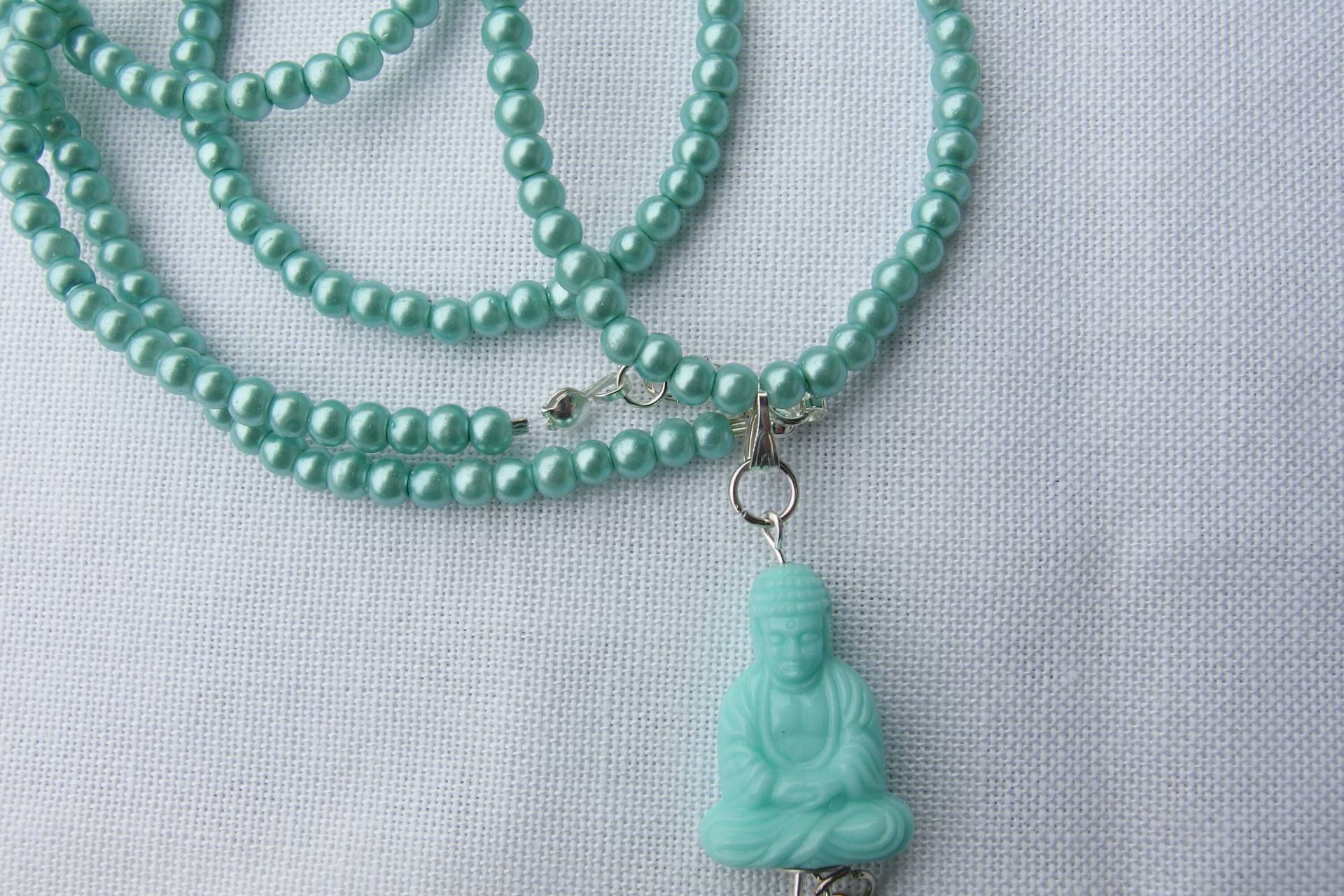 Buddhakette in Hellgrün Türkis Buddhakette in Hellgrün Türkis von TinaTwinklestars1