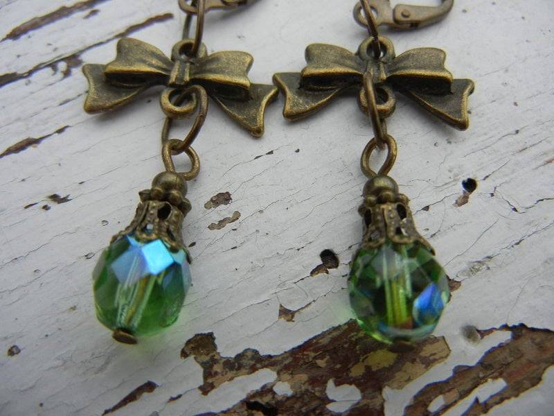 Mittelalter Ohrringe in Bronze Mit Grüner Perle von TinaTwinklestars1