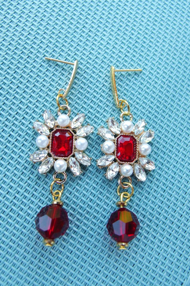 Ohrringe - Gold Und Rot Im Barockstyle von TinaTwinklestars1