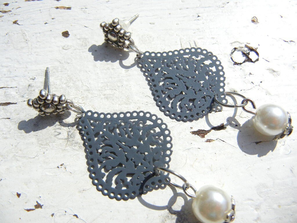 Ohrringe Im Boho - Style in Grau Ohrringe Im Boho - Style in Grau von TinaTwinklestars1