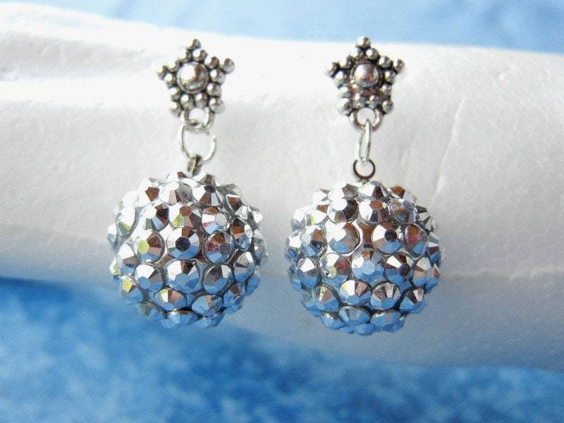 Ohrringe Mit Silber Glitzer Discokugel Ohrringe Mit Silber Glitzer Discokugel von TinaTwinklestars1