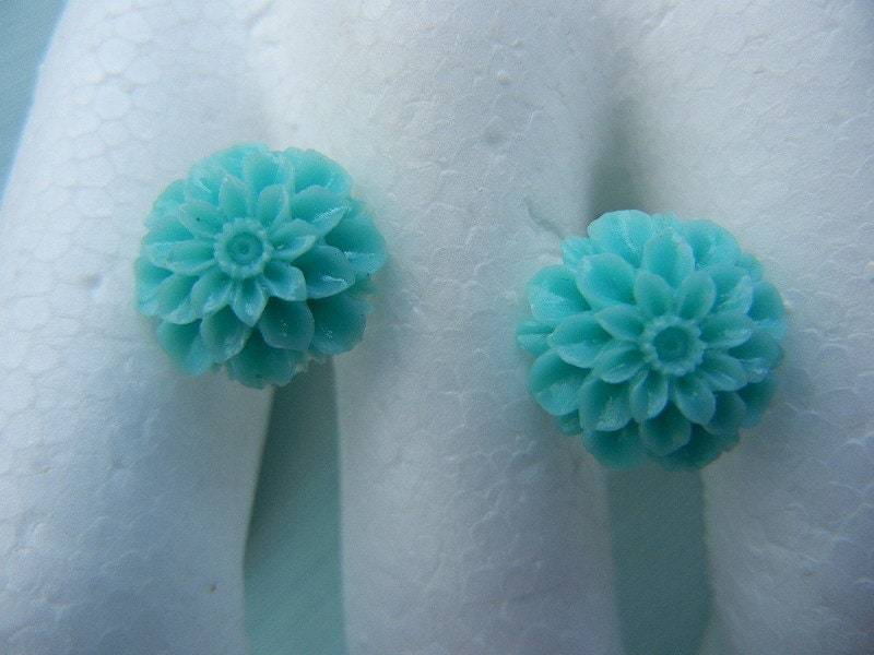 Ohrstecker Mit Türkiser Blume von TinaTwinklestars1