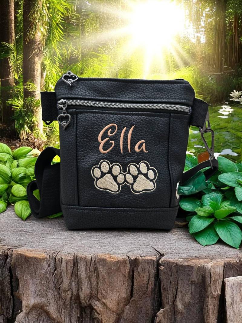 Gassitasche, Hundetasche, Umhängetasche, Kotbeutel, Leckerlitasche, Personalisierbar, Büffellederimitat, Schwarz von Tinaehtshop