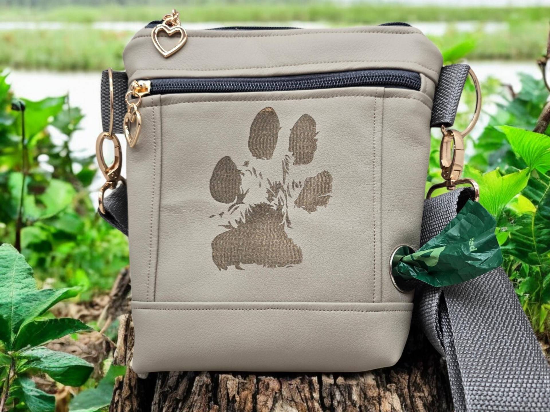 Gassitasche, Hundetasche, Umhängetasche, Kotbeutel, Leckerlitasche, Personalisierbar Gassitasche, Hundetasche, Umhängetasche, Kotbeutel, Leckerlitasche, Personalisierbar von Tinaehtshop