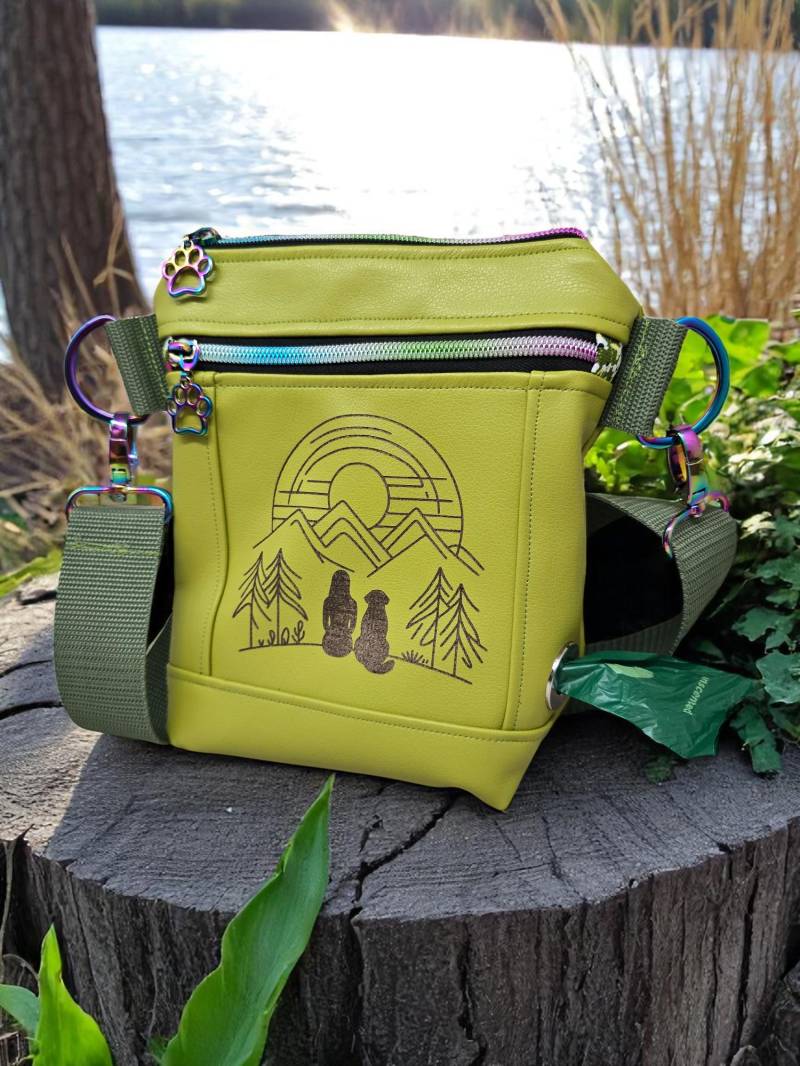 Gassitasche, Hundetasche, Umhängetasche, Kotbeutel, Leckerlitasche, Personalisierbar von Tinaehtshop