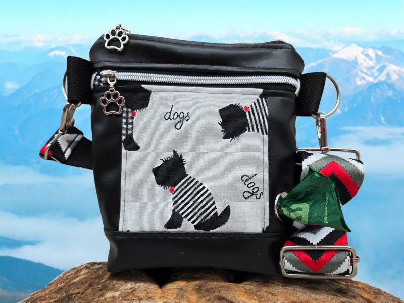 Gassitasche, Hundetasche, Umhängetasche, Kotbeutel, Leckerlitasche, Personalisierbar Gassitasche, Hundetasche, Umhängetasche, Kotbeutel, Leckerlitasche, Personalisierbar von Tinaehtshop