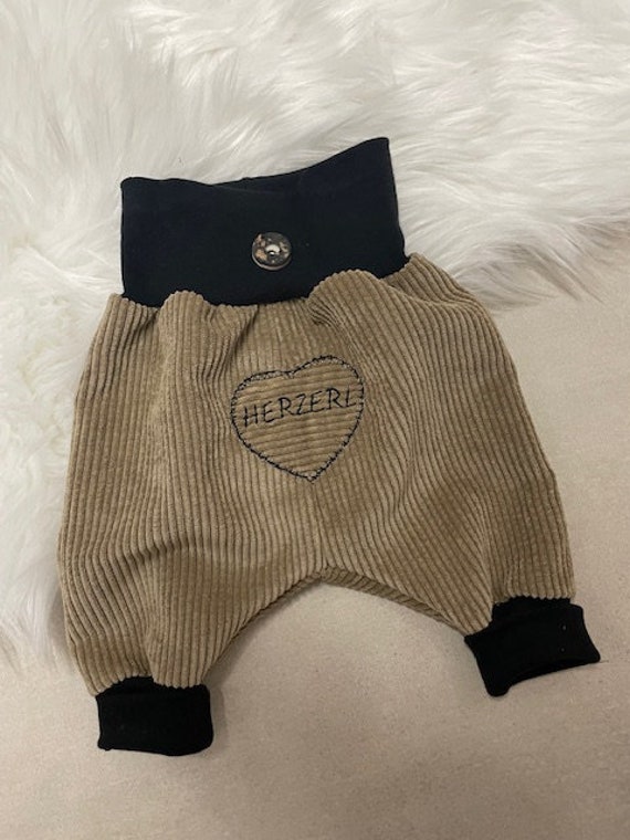 Cord Trachtenhose Baby Pumphose Geburt Neugeborenes Taufe Erstling Set Neutral Geschenk Hose Kord Größe 56-68 Herzerl Cord Trachtenhose Baby Pumphose Geburt Neugeborenes Taufe Erstling Set Neutral Geschenk Hose Kord Größe 56-68 Herzerl von TinasDesignertraeume