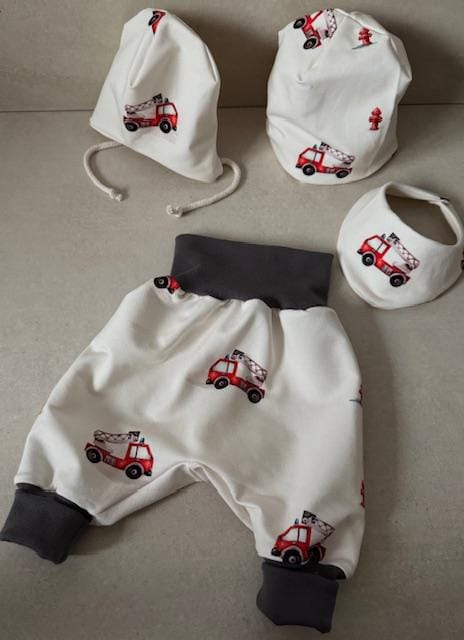 Feuerwehr Baby Pumphose Mütze Tuch Lätzchen Geburt Neugeborenes Taufe Erstling Neutral Geschenk Hose 100 % Oekotex - Bio Baumwolle von TinasDesignertraeume