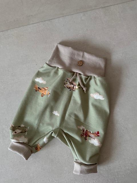Pumphosebabykleidung Kleidung Überflieger Flugzeuge Geburt Neugeborenes Taufe Erstlings Waldtiere Grün Jersey Bio Qualität Butterweich von TinasDesignertraeume