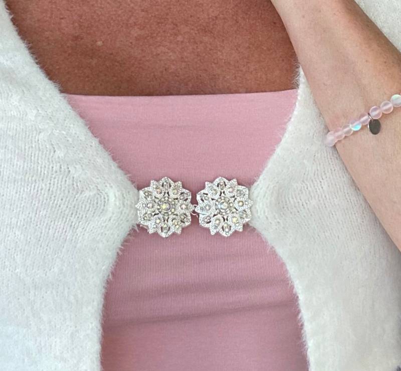 Classic Clip Cardigan Belle in Silber, Schwarz Oder Gold Crystal Ab Rainbow von TinasPrettyPinkToes