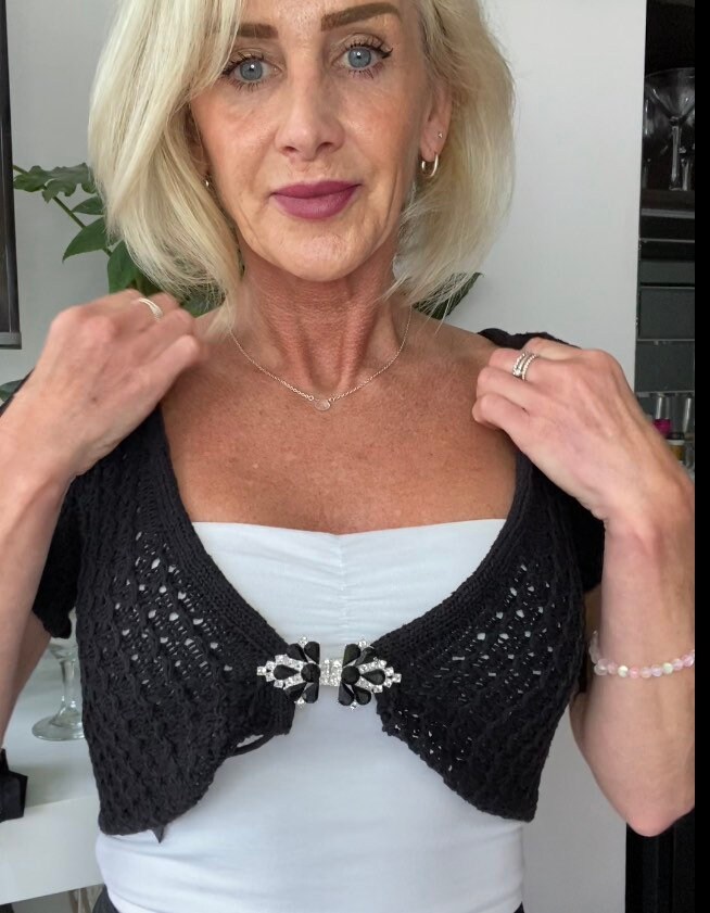 Classiclip Cardigan Clip Brosche Lilie in Silberton Kristall Oder Schwarz Goldton & von TinasPrettyPinkToes