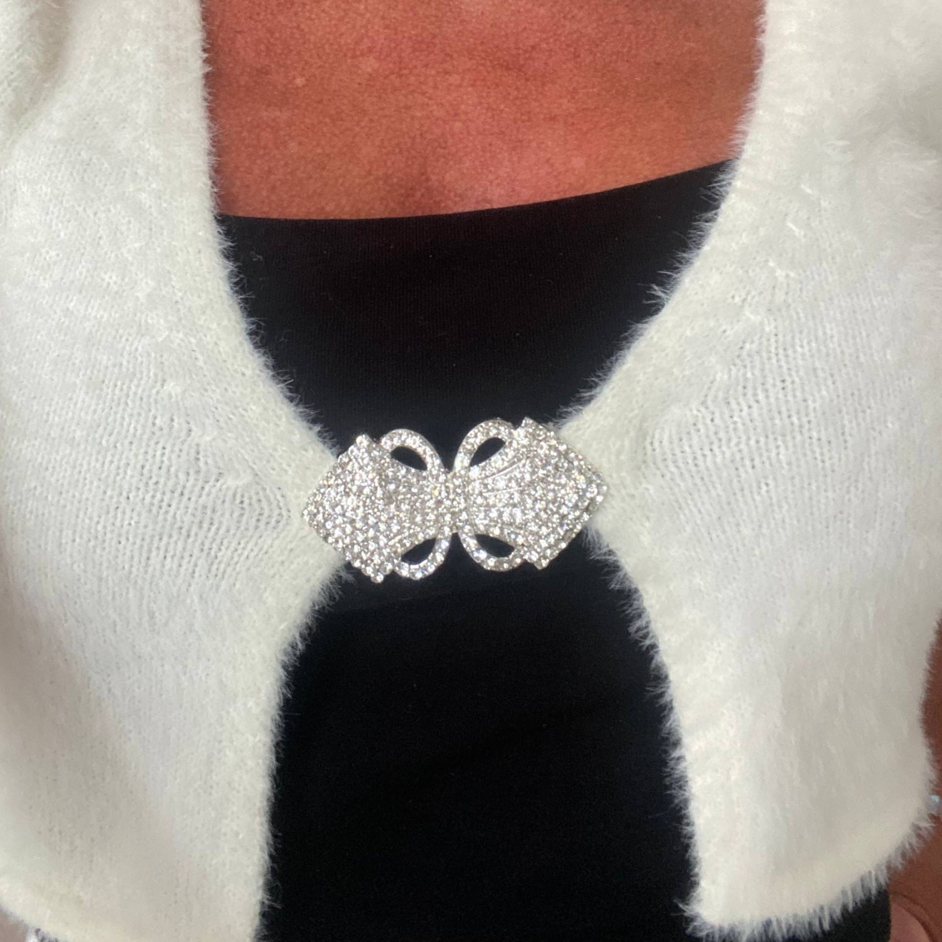 Classiclip Cardigan Clip Brosche Royale in Silberton Kristall Oder Schwarz Goldton & von TinasPrettyPinkToes