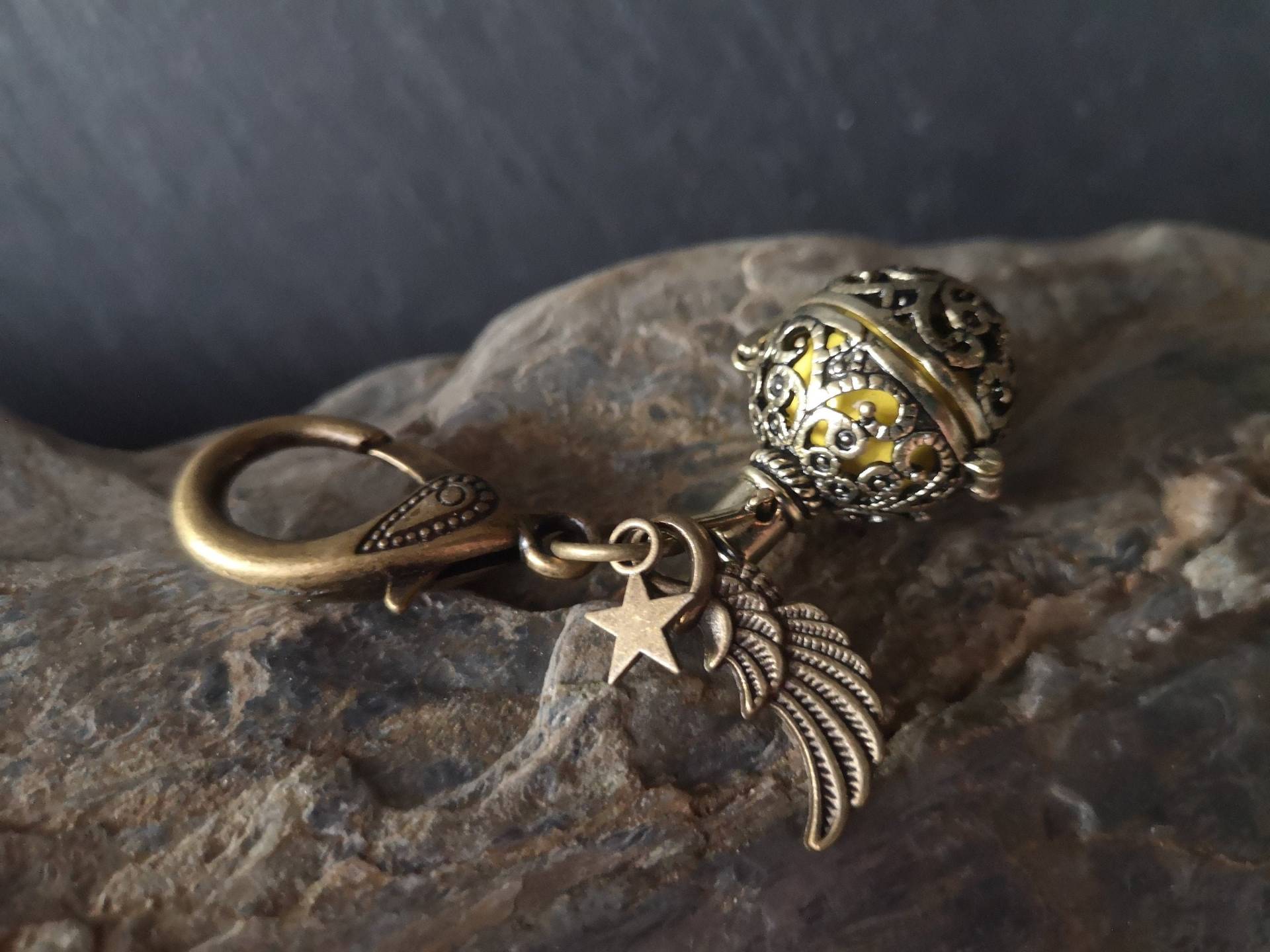 Anhänger Mit Klangkugel, Taschenanhänger, Schlüsselanhänger von TinasSchmucktruheCOM