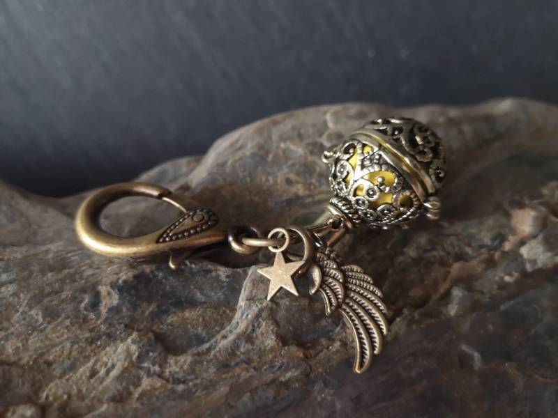 Anhänger Mit Klangkugel, Taschenanhänger, Schlüsselanhänger von TinasSchmucktruheCOM